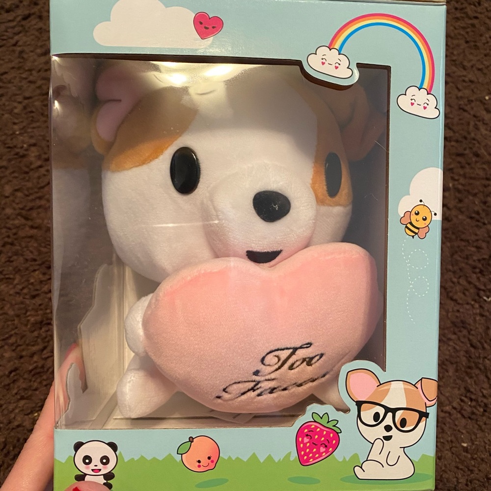 BNIB Too Faced LE Stuffed Clover Plush Puppy